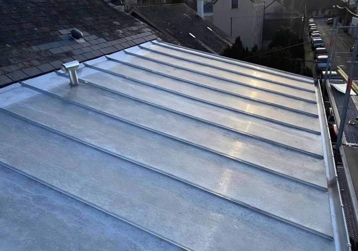 Réparation de toit en zinc Angers
