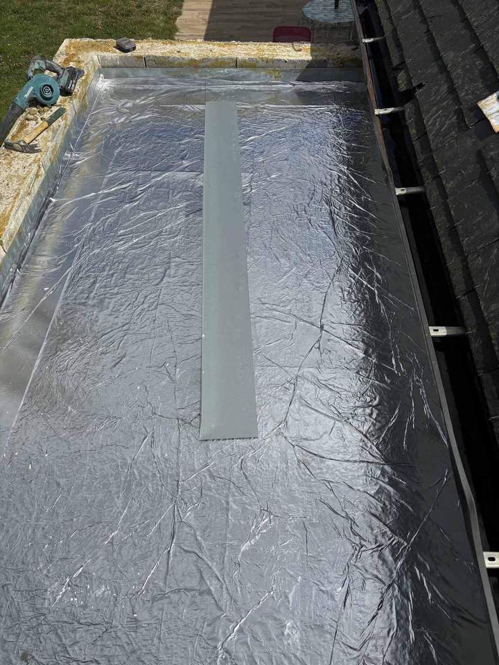 Pose membrane d'étanchéité de toit plat Angers